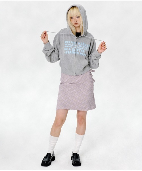 runningHIGH(ランニングハイ)の「A'GEM/9 × .kom 『runningHIGH/ランニングハイ』 LETTERING CROP ZIP UP HOODIE/レタリングクロップ ジップアップパーカー(パーカー・レディース・ブラック/ホワイト/グレー・FREE)」の5枚目の写真