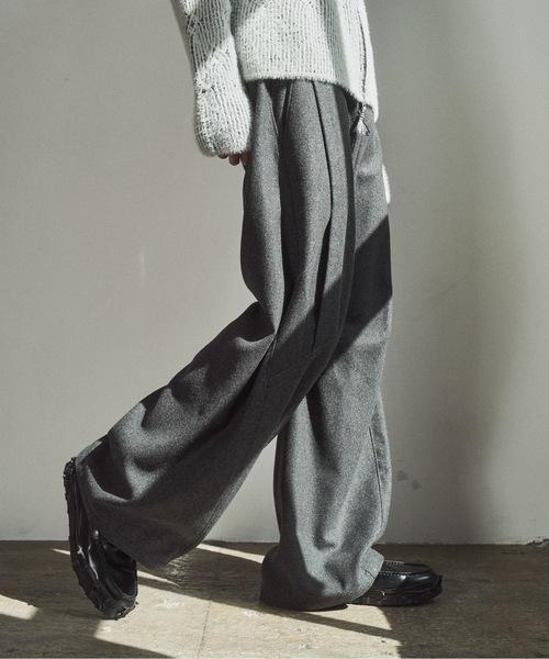 CASPER JOHN(キャスパージョン)の「Melton tuck pants/メルトンタックパンツ(その他パンツ・メンズ・ブラック/グレー/ブラウン・SMALL/X-SMALL/LARGE/MEDIUM)」の2枚目の写真