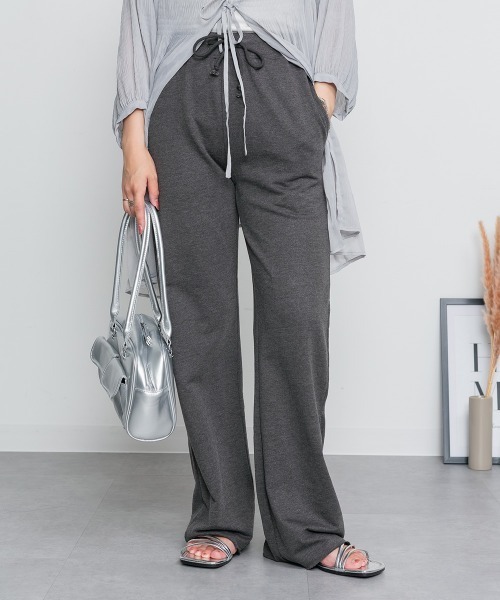 RCD(アールシーディー)の「ミニ裏毛セミフレアパンツ(スウェットパンツ・レディース・ブラック/チャコールグレー・LL~3L/M-L/4L~5L)」の6枚目の写真