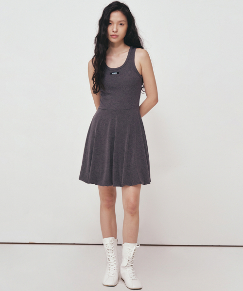 NICK&NICOLE(ニックアンドニコール)の「SHIRRING LABEL SLEEVELESS DRESS_CHARCOAL(ワンピース・レディース・その他・FREE)」の1枚目の写真