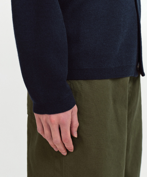 MUSINSA STANDARD（ムシンサスタンダード）の「ミニマルカーディガン【ネイビー】（カーディガン/ボレロ・メンズ・その他・SMALL/MEDIUM/LARGE/X-LARGE/XX-LARGE）」の9枚目の写真