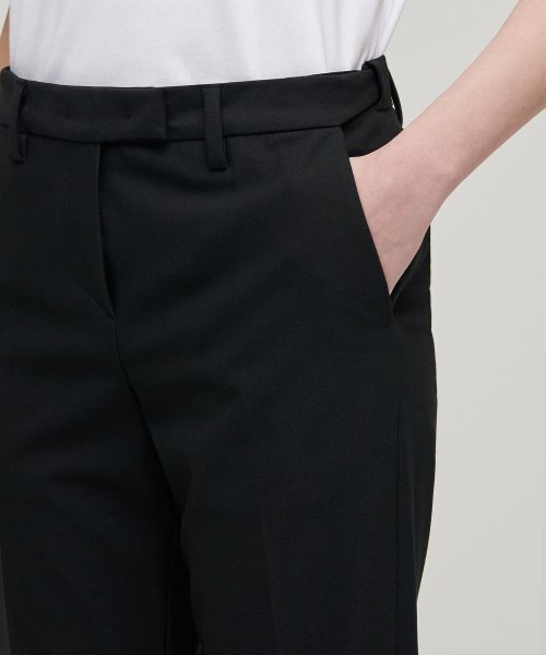 MUSINSA STANDARD WOMAN（ムシンサスタンダードウーマン）の「レディーススリムストレート隠しバンディングスラックス[ブラック]（スラックス・レディース・その他・30/31/24/25/26/27/28/29/34/32）」の4枚目の写真