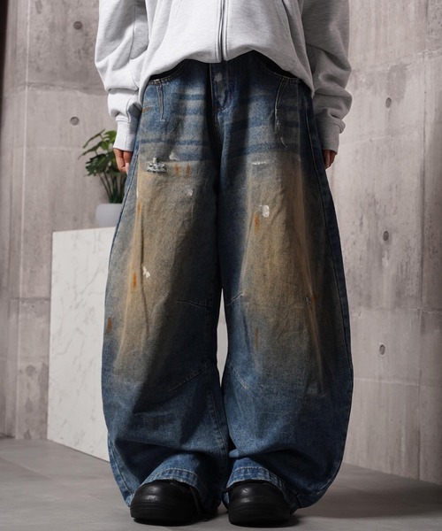 1111clothing(ワンフォークロージング)の「ダメージペイント バレルレッグジーンズ / Damage Paint Barrel Leg Jeans(デニムパンツ・メンズ・ブルー・S/M/L/XL)」の5枚目の写真