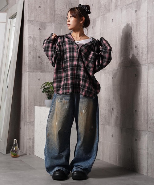 1111clothing(ワンフォークロージング)の「ダメージペイント バレルレッグジーンズ / Damage Paint Barrel Leg Jeans(デニムパンツ・メンズ・ブルー・S/M/L/XL)」の11枚目の写真
