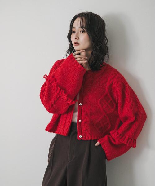 SENSE OF PLACE by URBAN RESEARCH(センスオブプレイスバイアーバンリサーチ)の「パッチワークケーブルニットカーディガン(カーディガン/ボレロ・レディース・アイボリー/レッド/チャコールグレー・ONE)」の3枚目の写真