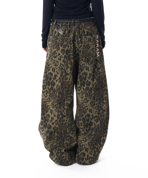 AAKAM（アーカム）の「Knee Pin-tuck Leopard Cotton Pants (Khaki)（その他パンツ・レディース・その他・1/2）」の4枚目の写真