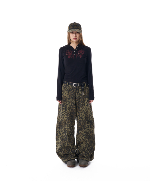 AAKAM（アーカム）の「Knee Pin-tuck Leopard Cotton Pants (Khaki)（その他パンツ・レディース・その他・1/2）」の6枚目の写真