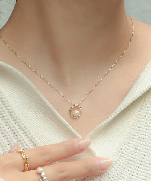 NOIR DE POUPEE（ノワールドプーペ）の「K18 YG×WG 3粒ダイヤモンド