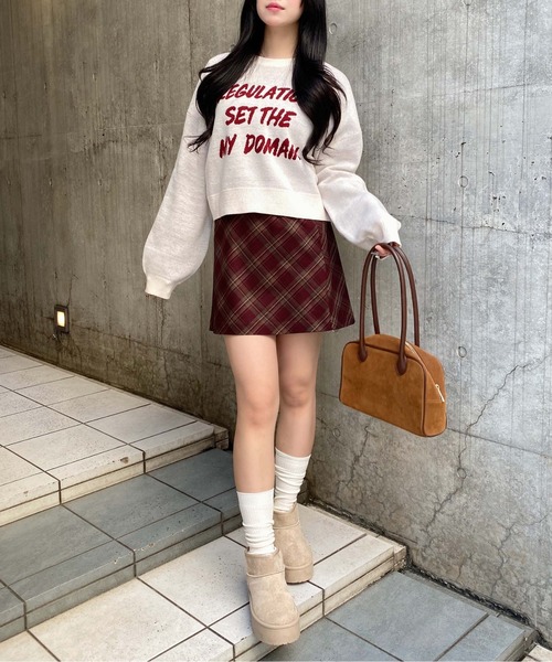 INGNI(イング)の「ショート丈3段ロゴニット(ニット/セーター・レディース・ワイン系2/ホワイト系4/グレー系6/ネイビー系3・M)」の11枚目の写真