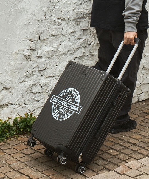 DC(ディーシー)の「DC/ディーシー スーツケース キャリーバッグ DC CC GRAFFIK M 57L DCB261203(スーツケース/キャリーバッグ・メンズ・ブラック×ホワイト/シルバー×ブラック・FREE)」の1枚目の写真