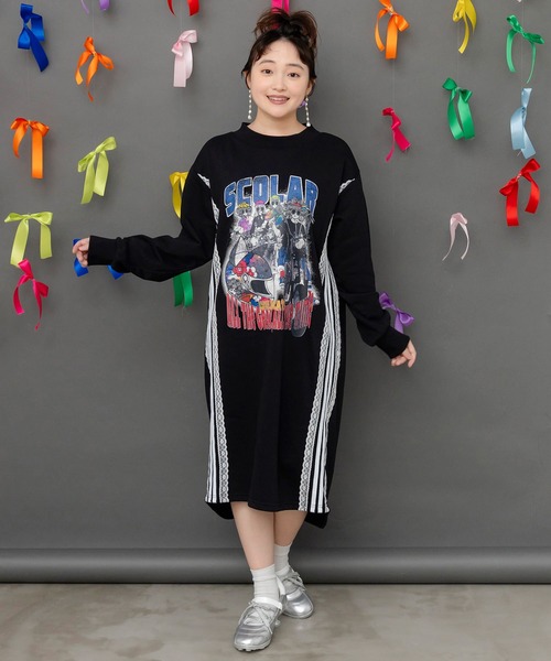 ScoLar（スカラー）の「153783：レースライン×ロック柄ミニ裏毛ワンピース（ワンピース・レディース・グリーン/ブラック/杢グレー・M）」の5枚目の写真