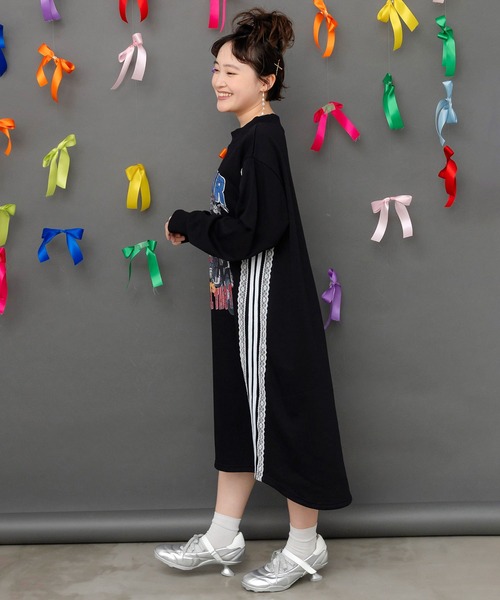 ScoLar（スカラー）の「153783：レースライン×ロック柄ミニ裏毛ワンピース（ワンピース・レディース・グリーン/ブラック/杢グレー・M）」の6枚目の写真