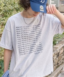 Java（ジャバ）の「《JaVaジャバコラボ》雰囲気も気持ちも明るくなれる!週末を楽しむための、綿100%かすれ調メッセージプリントTシャツ(半袖)（Tシャツ/カットソー）」