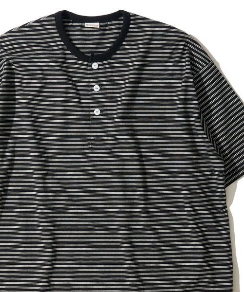 Healthknit(ヘルスニット)の「【Healthknit】Classic Border Jersey Wide Henleyneck S/S / クラシック ボーダー ジャージーワイドヘンリーネックTシャツ(Tシャツ/カットソー・メンズ・ブラック/パープル・X-LARGE/LARGE/MEDIUM)」の1枚目の写真