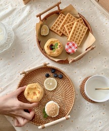 Vini（ヴィニ）の「ラタン ラウンド トレイ / バスケット（インテリア雑貨）」