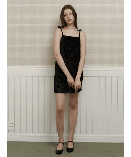 KINDABABY(カインダベイビー)の「black velvet flower mini dress(ワンピース・レディース・ブラック・FREE)」の3枚目の写真