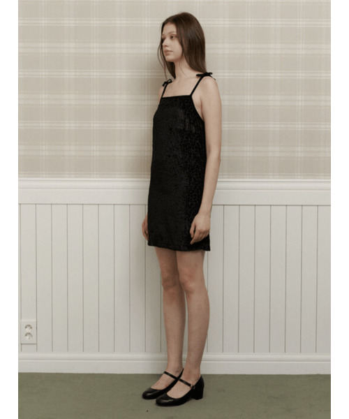 KINDABABY(カインダベイビー)の「black velvet flower mini dress(ワンピース・レディース・ブラック・FREE)」の4枚目の写真