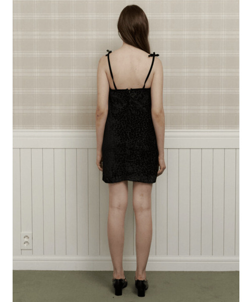 KINDABABY(カインダベイビー)の「black velvet flower mini dress(ワンピース・レディース・ブラック・FREE)」の5枚目の写真