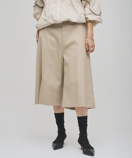 Whim Gazette(ウィムガゼット)の「ツイルバミューダパンツ(その他パンツ・レディース・ベージュ・36/38)」の1枚目の写真