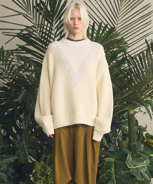 MAISON SPECIAL(メゾンスペシャル)の「《UNISEX》Prime-Over V-neck Panel Switching Knit Pullover/プライムオーバーV切替ニットプルオーバー【MAISON SPECIAL/メゾンスペシャル】(ニット/セーター・メンズ・アイボリー/ブラック・0/1/2)」の15枚目の写真