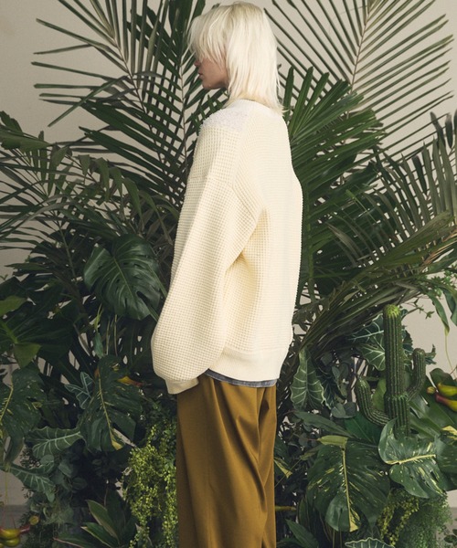MAISON SPECIAL(メゾンスペシャル)の「《UNISEX》Prime-Over V-neck Panel Switching Knit Pullover/プライムオーバーV切替ニットプルオーバー【MAISON SPECIAL/メゾンスペシャル】(ニット/セーター・メンズ・アイボリー/ブラック・0/1/2)」の16枚目の写真