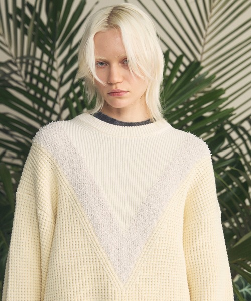 MAISON SPECIAL(メゾンスペシャル)の「《UNISEX》Prime-Over V-neck Panel Switching Knit Pullover/プライムオーバーV切替ニットプルオーバー【MAISON SPECIAL/メゾンスペシャル】(ニット/セーター・メンズ・アイボリー/ブラック・0/1/2)」の19枚目の写真
