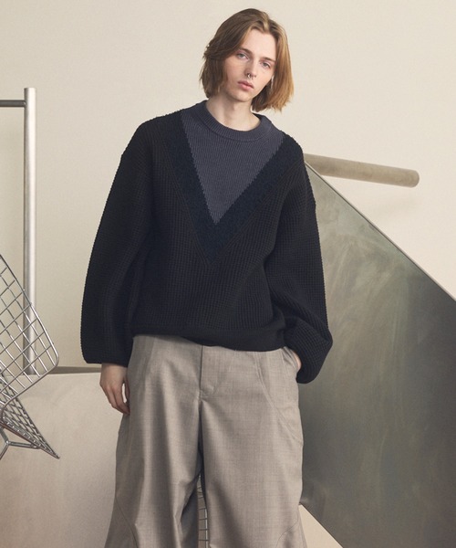 MAISON SPECIAL(メゾンスペシャル)の「《UNISEX》Prime-Over V-neck Panel Switching Knit Pullover/プライムオーバーV切替ニットプルオーバー【MAISON SPECIAL/メゾンスペシャル】(ニット/セーター・メンズ・アイボリー/ブラック・0/1/2)」の20枚目の写真