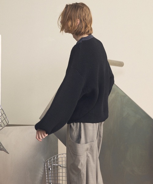MAISON SPECIAL(メゾンスペシャル)の「《UNISEX》Prime-Over V-neck Panel Switching Knit Pullover/プライムオーバーV切替ニットプルオーバー【MAISON SPECIAL/メゾンスペシャル】(ニット/セーター・メンズ・アイボリー/ブラック・0/1/2)」の3枚目の写真