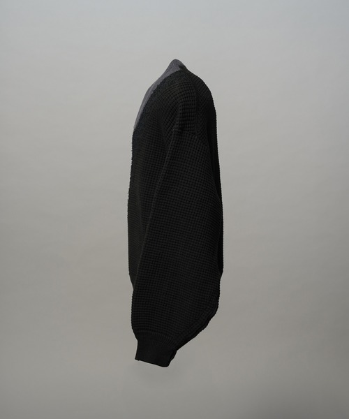 MAISON SPECIAL(メゾンスペシャル)の「《UNISEX》Prime-Over V-neck Panel Switching Knit Pullover/プライムオーバーV切替ニットプルオーバー【MAISON SPECIAL/メゾンスペシャル】(ニット/セーター・メンズ・アイボリー/ブラック・0/1/2)」の7枚目の写真