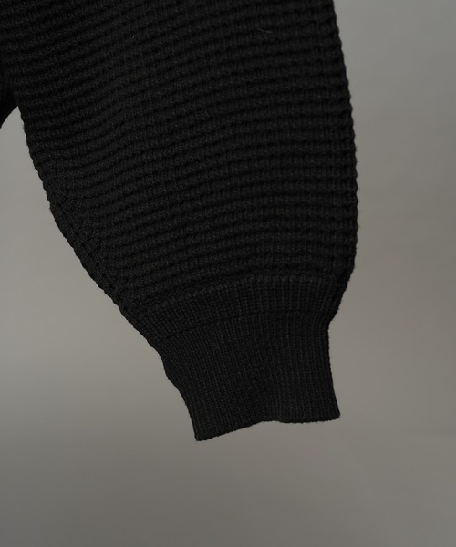 MAISON SPECIAL(メゾンスペシャル)の「《UNISEX》Prime-Over V-neck Panel Switching Knit Pullover/プライムオーバーV切替ニットプルオーバー【MAISON SPECIAL/メゾンスペシャル】(ニット/セーター・メンズ・アイボリー/ブラック・0/1/2)」の10枚目の写真