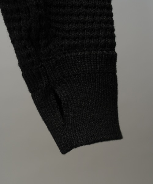 MAISON SPECIAL(メゾンスペシャル)の「《UNISEX》Prime-Over V-neck Panel Switching Knit Pullover/プライムオーバーV切替ニットプルオーバー【MAISON SPECIAL/メゾンスペシャル】(ニット/セーター・メンズ・アイボリー/ブラック・0/1/2)」の11枚目の写真