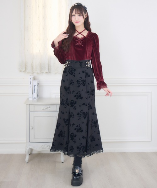 couture BY ROJITA(クチュールバイロジータ)の「ローズリボンベロアトップス(Tシャツ/カットソー・レディース・ブラック/ホワイト・FREE)」の4枚目の写真