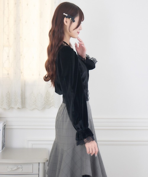 couture BY ROJITA(クチュールバイロジータ)の「ローズリボンベロアトップス(Tシャツ/カットソー・レディース・ブラック/ホワイト・FREE)」の15枚目の写真