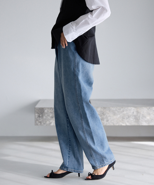 IENA（イエナ）の「《WEB限定/追加2》カーブシルエットデニム（デニムパンツ・レディース・ブルー系その他・36/38）」の7枚目の写真