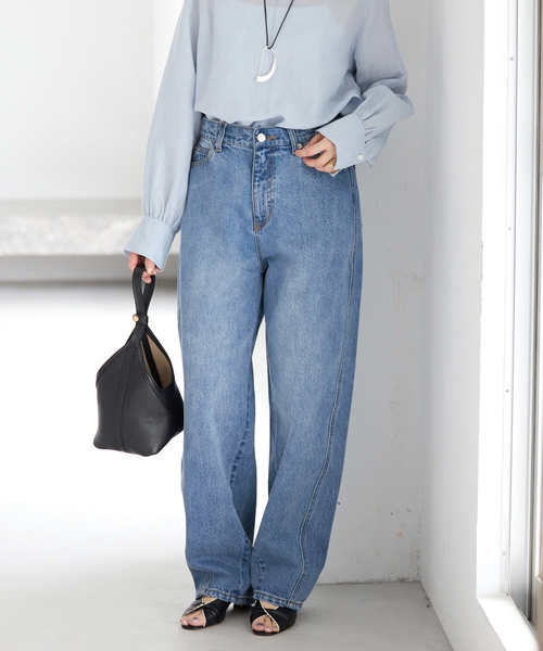 IENA（イエナ）の「《WEB限定/追加2》カーブシルエットデニム（デニムパンツ・レディース・ブルー系その他・36/38）」の18枚目の写真