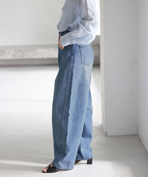 IENA（イエナ）の「《WEB限定/追加2》カーブシルエットデニム（デニムパンツ・レディース・ブルー系その他・36/38）」の19枚目の写真