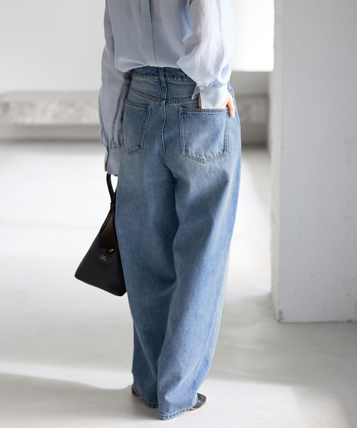 IENA（イエナ）の「《WEB限定/追加2》カーブシルエットデニム（デニムパンツ・レディース・ブルー系その他・36/38）」の21枚目の写真