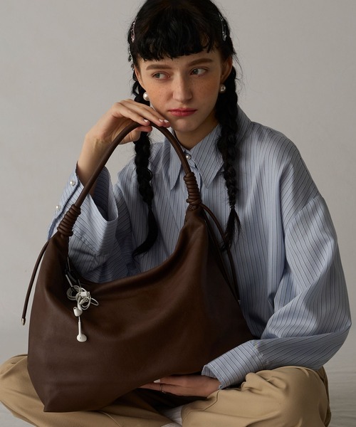 BONLECILL Marche(ボンルシールマルシェ)の「【BONLECILL Marche】《A4収納》ノットハンドルホーボーバッグ(ショルダーバッグ・レディース・ブラウン/ベージュ/ブラック・FREE)」の2枚目の写真
