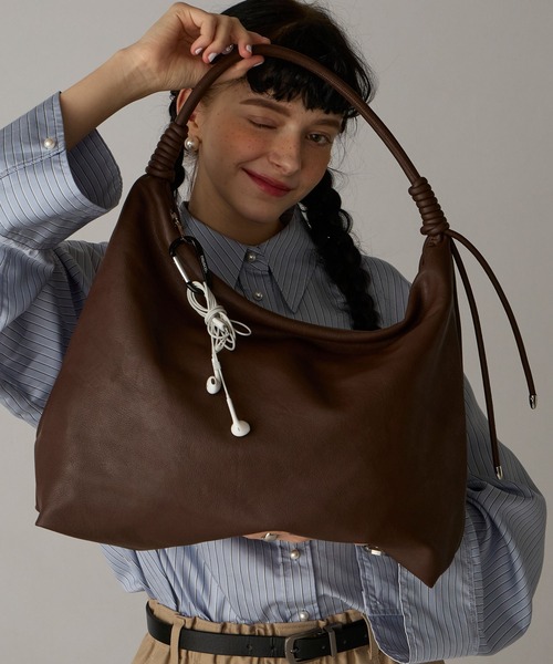 BONLECILL Marche(ボンルシールマルシェ)の「【BONLECILL Marche】《A4収納》ノットハンドルホーボーバッグ(ショルダーバッグ・レディース・ブラウン/ベージュ/ブラック・FREE)」の20枚目の写真