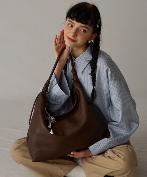 BONLECILL Marche(ボンルシールマルシェ)の「【BONLECILL Marche】《A4収納》ノットハンドルホーボーバッグ(ショルダーバッグ・レディース・ブラウン/ベージュ/ブラック・FREE)」の21枚目の写真