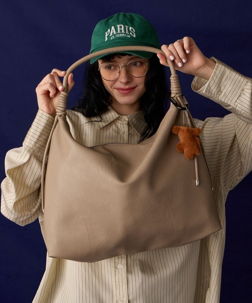 BONLECILL Marche(ボンルシールマルシェ)の「【BONLECILL Marche】《A4収納》ノットハンドルホーボーバッグ(ショルダーバッグ・レディース・ブラウン/ベージュ/ブラック・FREE)」の5枚目の写真
