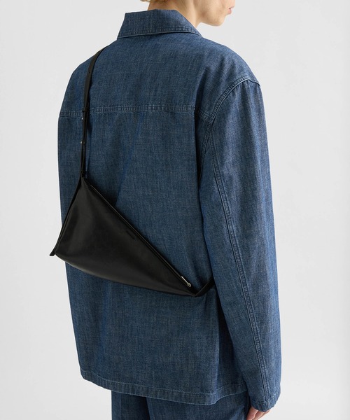 JIL SANDER（ジルサンダー）の「TRIANGLE CROSSBODY（ショルダーバッグ・メンズ・ブラック・UNI）」の3枚目の写真
