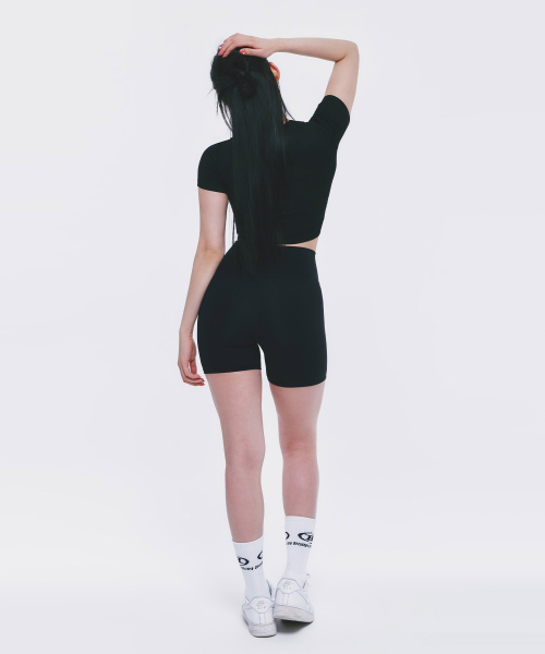 BORN TO WIN（ボーントゥウィン）の「B x H CROP T-SHIRTS [BLACK]（Tシャツ/カットソー・レディース・その他・1/2）」の4枚目の写真