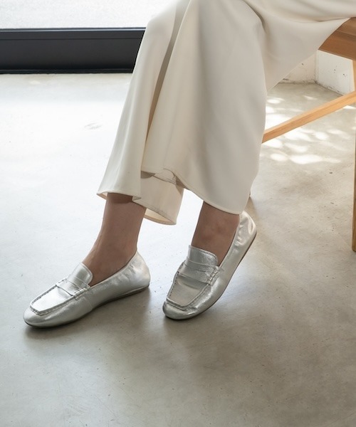 EMU Australia(エミューオーストラリア)の「Kirra(モカシン/デッキシューズ・レディース・シルバー/ブラック・5/6/7/8/9/10)」の5枚目の写真