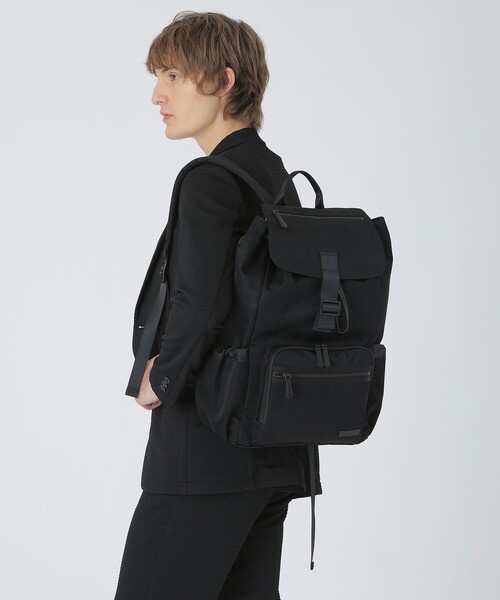 BLACK LABEL CRESTBRIDGE（ブラックレーベル・クレストブリッジ）の「BLACK of  BLACKs フラップバックパック（バックパック/リュック・メンズ・ブラック・FREE）」の2枚目の写真