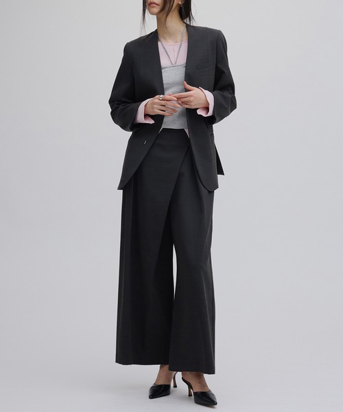 Ameri(アメリ)の「DRY TWILL ASYMMETRY TUCK PANTS(スラックス・レディース・ベージュ/スミクロ/ベビーピンク・MEDIUM/SMALL/X-SMALL)」の8枚目の写真