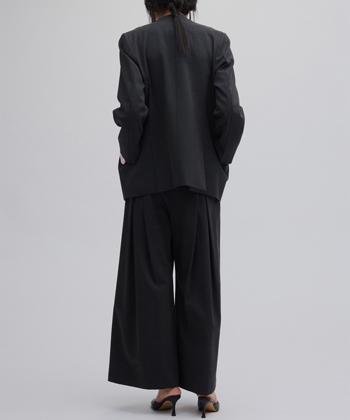 Ameri(アメリ)の「DRY TWILL ASYMMETRY TUCK PANTS(スラックス・レディース・ベージュ/スミクロ/ベビーピンク・MEDIUM/SMALL/X-SMALL)」の6枚目の写真