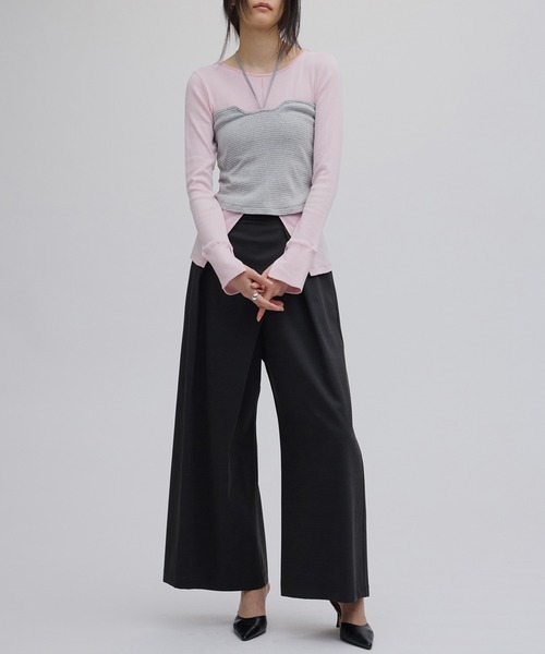 Ameri(アメリ)の「DRY TWILL ASYMMETRY TUCK PANTS(スラックス・レディース・ベージュ/スミクロ/ベビーピンク・MEDIUM/SMALL/X-SMALL)」の9枚目の写真