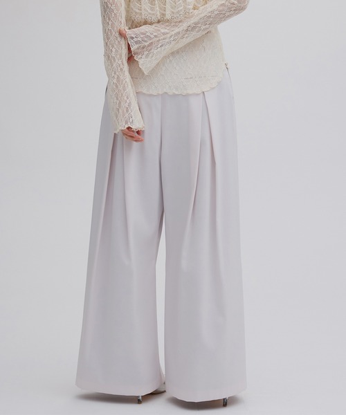 Ameri(アメリ)の「DRY TWILL ASYMMETRY TUCK PANTS(スラックス・レディース・ベージュ/スミクロ/ベビーピンク・MEDIUM/SMALL/X-SMALL)」の19枚目の写真