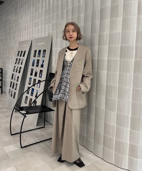 Ameri(アメリ)の「DRY TWILL ASYMMETRY TUCK PANTS(スラックス・レディース・ベージュ/スミクロ/ベビーピンク・MEDIUM/SMALL/X-SMALL)」の13枚目の写真